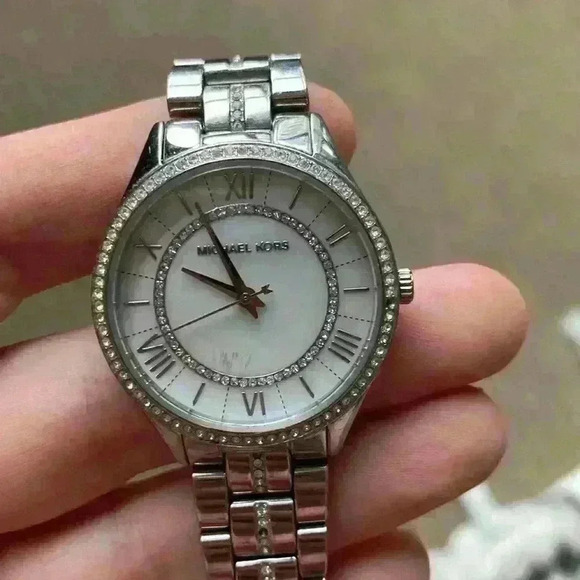 Michael Kors Women’s Watch silver/white gold toned watch. - Picture 3 of 8